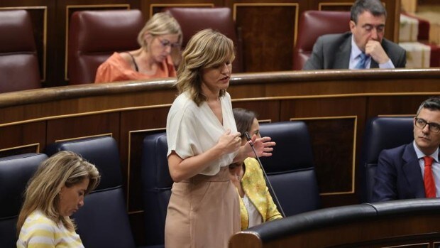 Pilar Alegría: «Me preocupa que algunos partidos vean adoctrinante estudiar los avances de la II República»