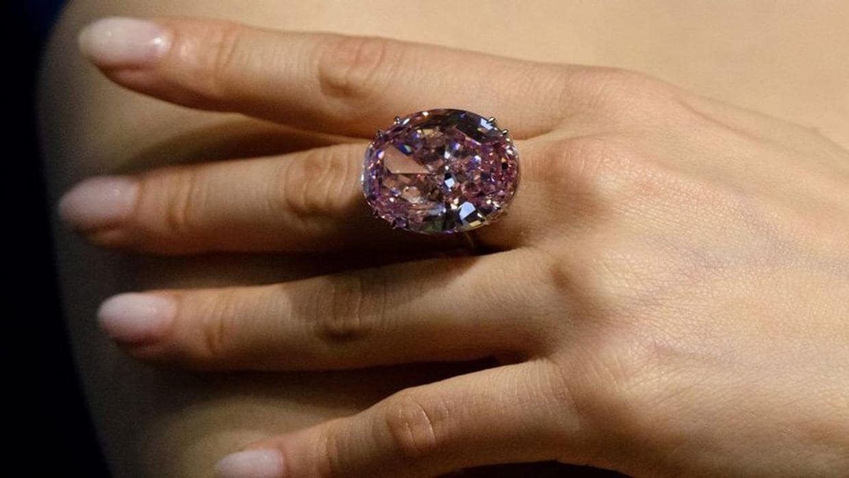 Este diamante rosa, bautizado como Pink Star, fue subastado por 71,2 millones de dólares