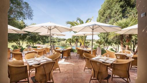 Terraza con vistas al campo de golf