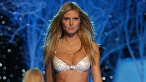La modelo Heidi Klum con el 'Heavenlu Star Fantasy Bra'