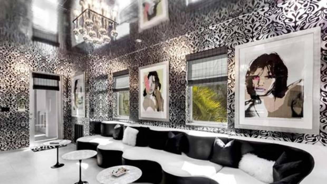 «Disco Room», una estancia de la casa de Tommy Hilfiger. Los retratos de Mick Jagger son de Andy Warhol