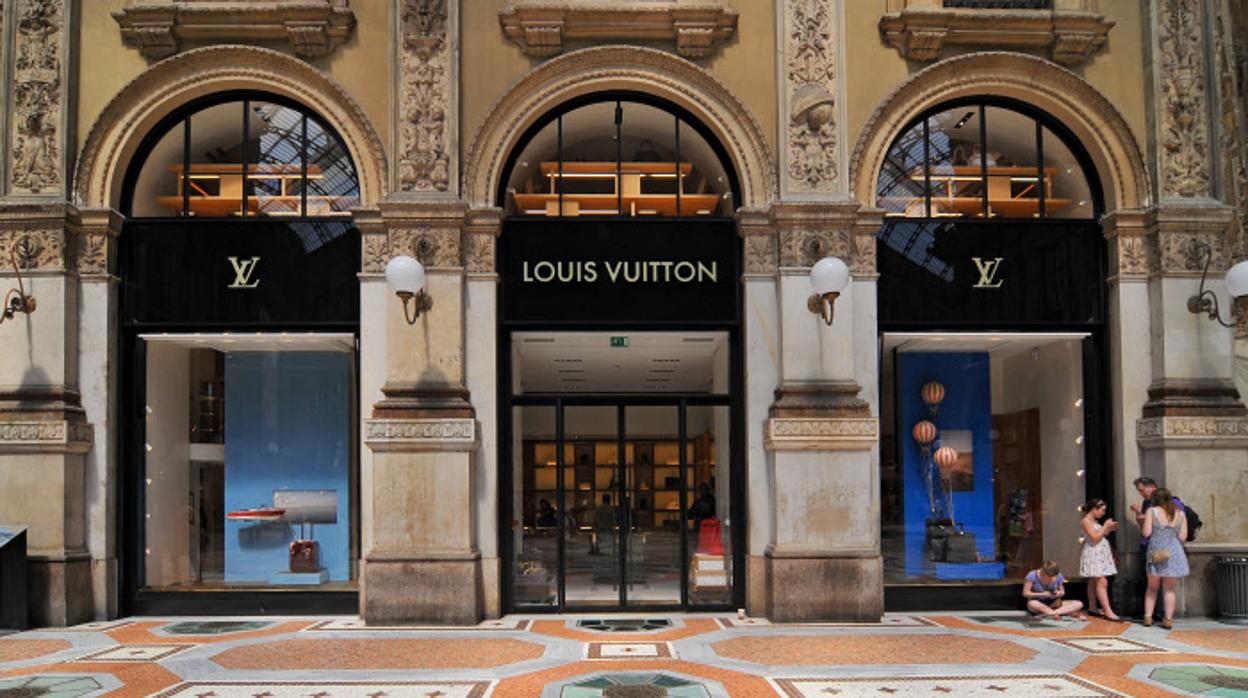 Tienda de Louis Vuitton en la Galleria Vittorio Emanuele II en Milán