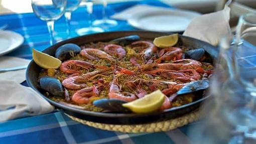 Paella con marisco