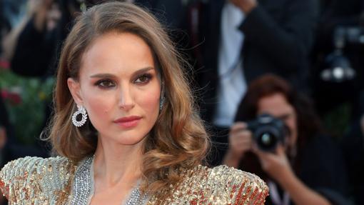 La actriz Natalie Portman con pendientes de Chopard