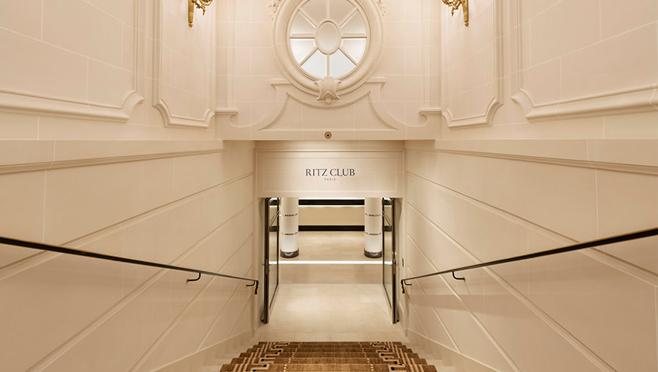 Entrada al club privado