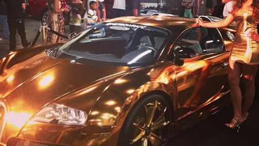 Bugati Veyron bañado en oro