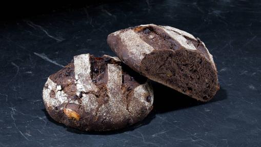 Pan con pepitas de chocolate y trocitos de naranja confitada, en su interior, con toque de miel en la corteza de Panaria