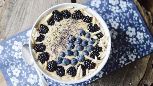 Estallido de melocotón, receta de «Deliciosos Smoothie Bowls», de Carissa Bonham
