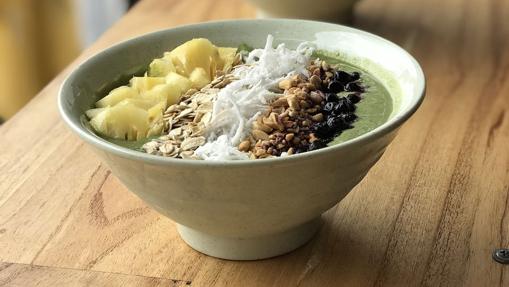 Fruta fresca, granola, frutos secos y miel son algunos de los toppings más acertados