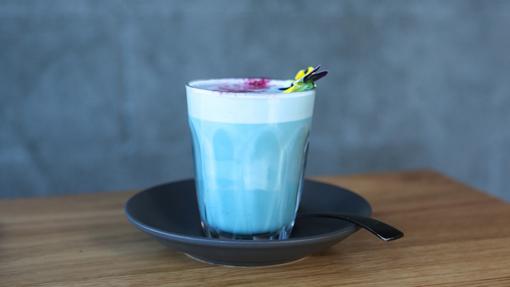 El ya famoso Spirulina latte, un invento de la cafetería australiana Matcha Mylkbar