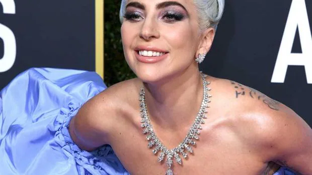 El collar de 5 millones de Lady Gaga y otras joyas que han hecho historia en los Globos de Oro