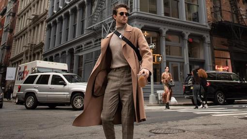 Modelo con abrigo largo