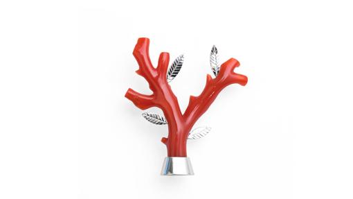 Broche Rama Coral realizado en oro blanco, diamantes en talla brillante y coral de Nicol´s