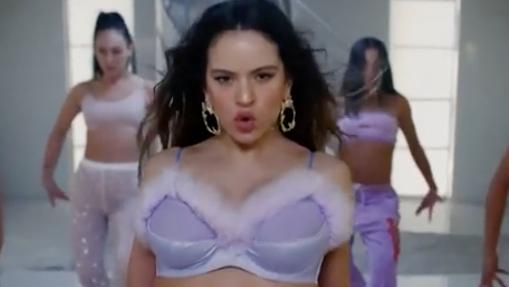 Rosalía con top de Savage X Fenty