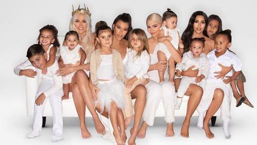 Las hermanas Kardashian - Jenner posan con sus hijos