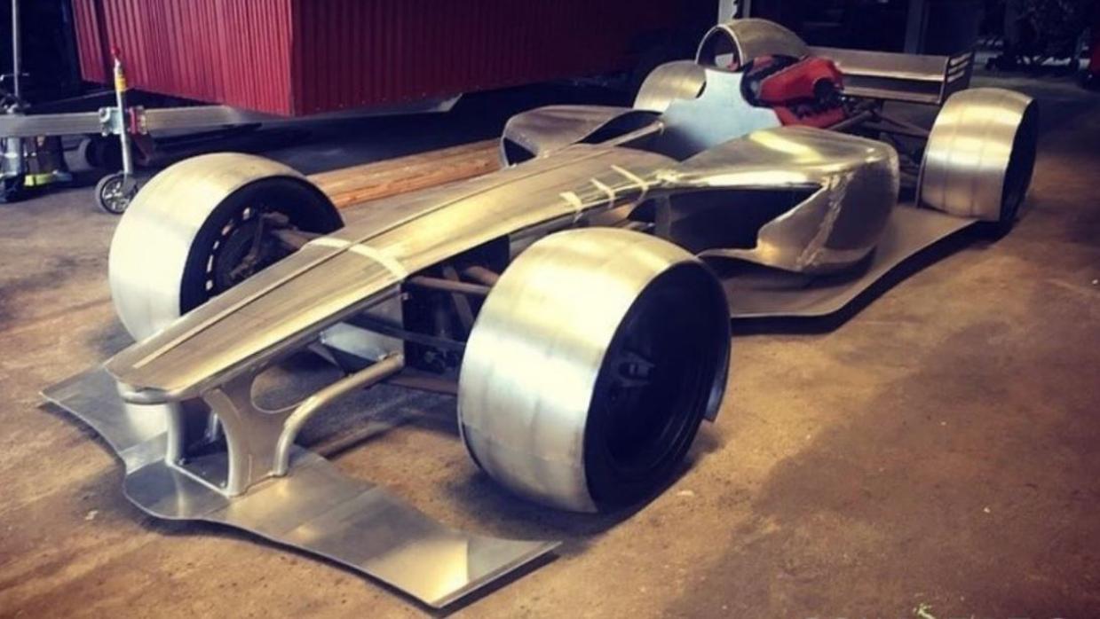 Será el primer coche de carreras de Fórmula 1 "de calle" se muestra sin carrocería