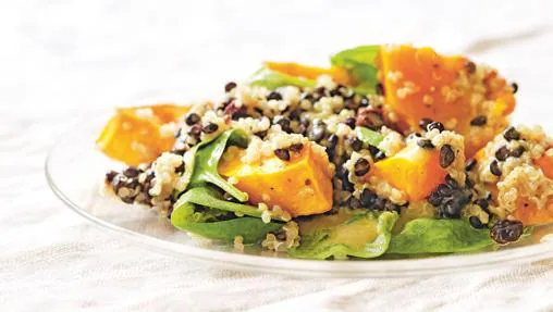 Lentejas y quinoa con calabaza, uno de los platos del libro ‘Quinoa, semillas y cereales’