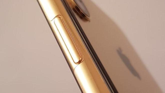 Una de las ediciones anteriores de Iphone en oro