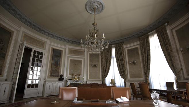 Casi todas las lámparas del edificio salieron a subasta