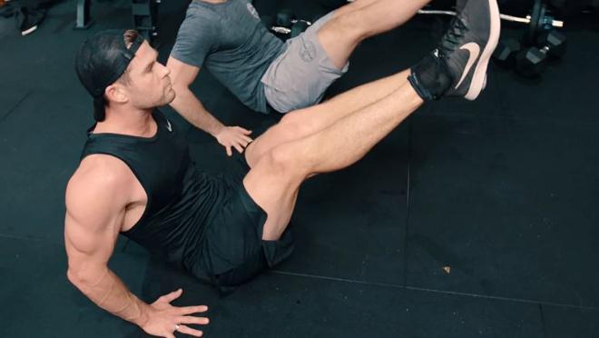 Chris Hemsworth en una de sus rutinas de entrenamiento