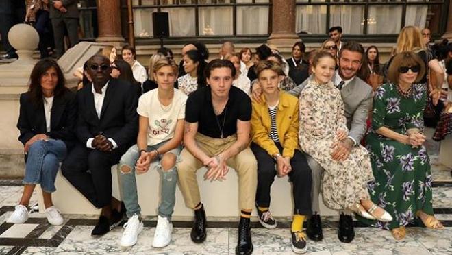 La familia Beckham en el front row del desfile de la nueva colección de Victoria Beckham