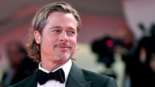 Brad Pitt recupera la melena larga este otoño