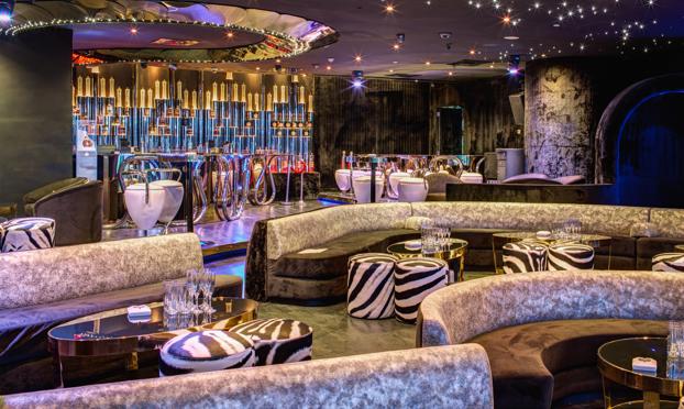 La piedra angular de su interiorismo son los cristales de Svarowski