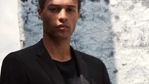 Los colores oscuros estilizan