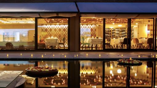 Terraza del restaurante por la noche