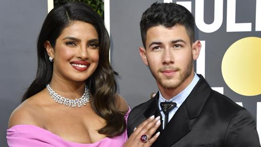Priyanka Chopra con collar de diamantes de Bulgari