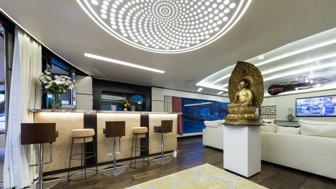 Una de las estancias interiores del yate