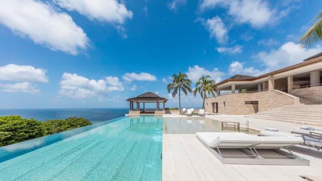 La piscina infinita de una de las villas de Mustique