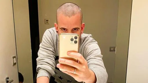 En su cuenta de Instagram publicó un video con el momento en el que se cortó el pelo