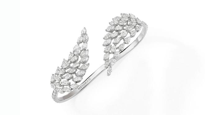 Sortija Angel Toi & Moi para tres dedos de Messika, realizada en oro blanco y diamantes (25.500 €)