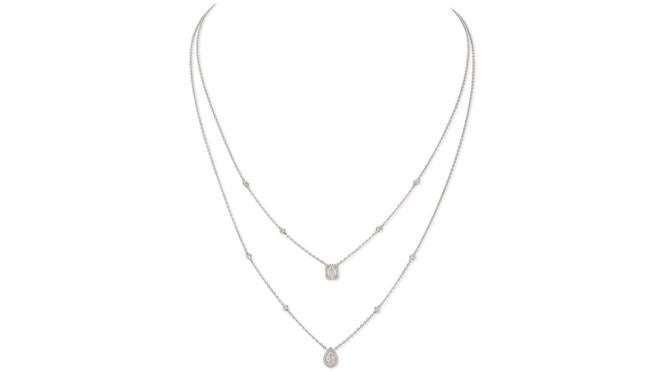 Puedes meter en el joyero un sobre de bolitas anti-humedad para crear un ambiente lo menos corrosivo posible y evitar que las joyas se oxiden.