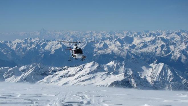 El helicóptero te dejará en montañas inaccesibles con nieve virgen