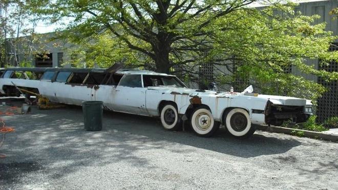 Así quedó la limusina al ser abandonada en Nueva Jersey