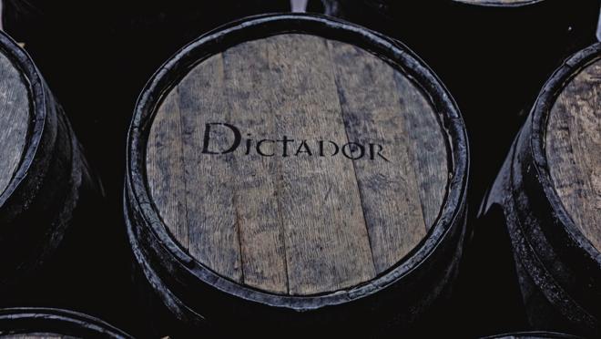 Imagen del barril de ron Dictador de 1980