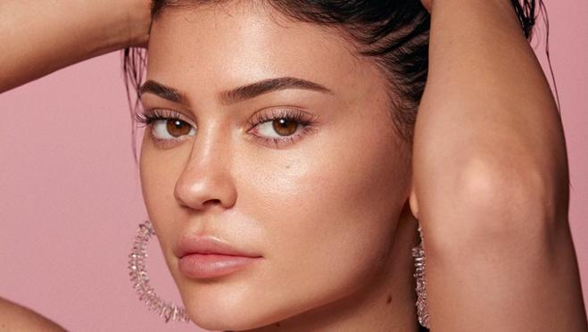 Segun Fobres, la joven falseó los datos de sus cuentas en "Kylie Cosmetics"