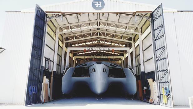 El futurista ‘yate de Batman’ de 3,4 millones de euros que se fabrica en Alicante