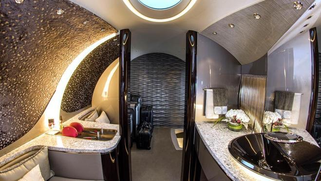 La aeronave cuenta con todo lujo de detalles