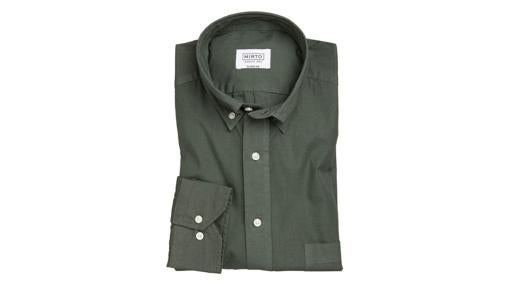 Camisa verde oliva de algodón, de Mirto (85€)