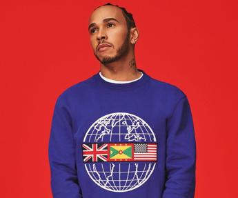 Lewis Hamilton con sudadera estampada