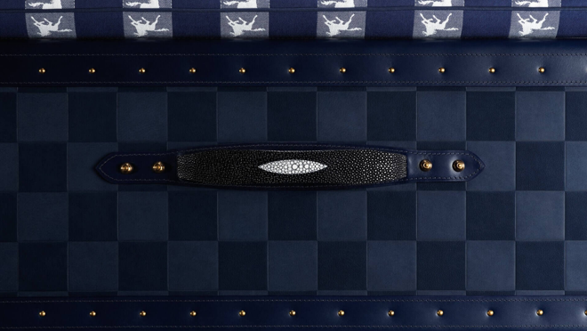 La cama está hecha con crin de caballo, lana, algodón y pino sueco