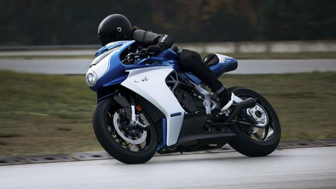 La velocidad máxima que puede alcanzar es de 240 km/h