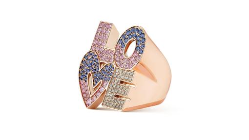 Suárez Spray the Love