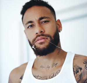 La camiseta de tirantes, mejor llevarla como pieza interior