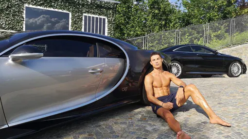 Cristiano Ronaldo atesora grandes y caros vehículos en su garaje