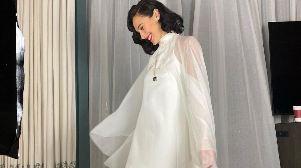 Gal Gadot con vestido de Givenchy y joyas de Tiffany &amp; Co. en los Globos de Oro 2021