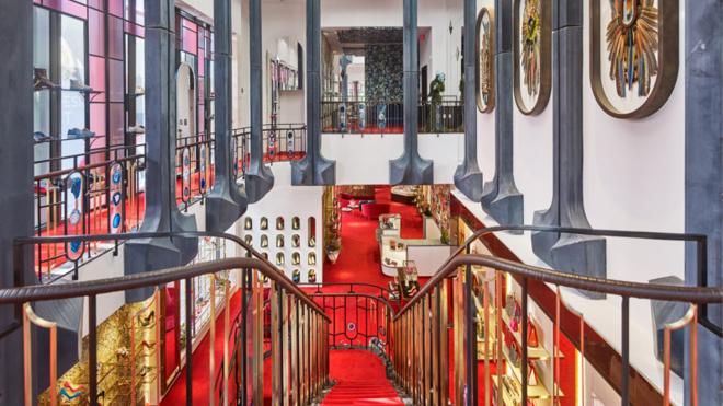 La firma cuenta con 150 tiendas propias en 30 países